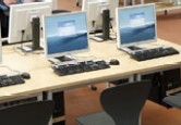 PC-Pltze in einer Schulbibliothek